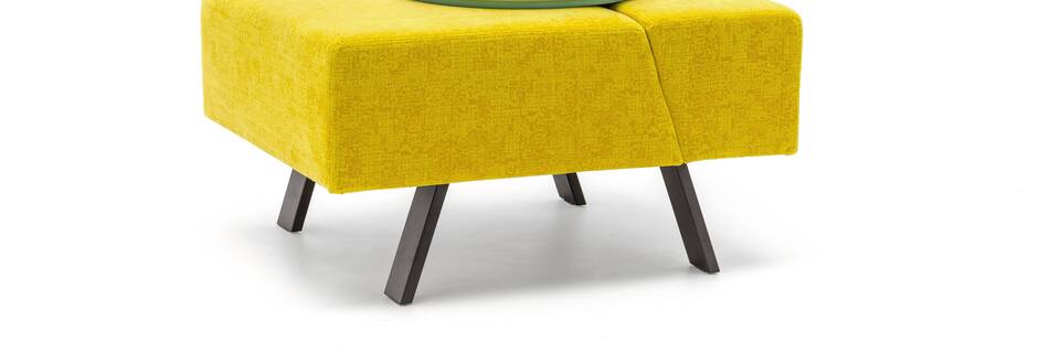 Gispen Sett pouf in matrix 452 with Asy tray and Dombo cup front leftview