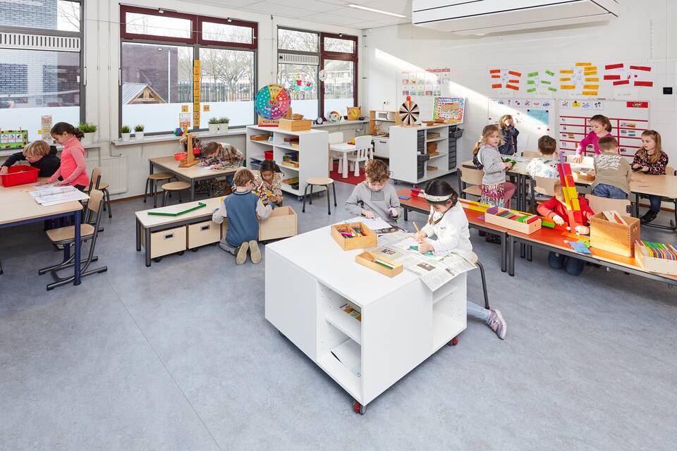 Gispen education project interior view of primary school De Burcht ZK063