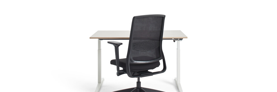 Gispen Home office HVM desk in white with oak tabletop and black Zinn Smart 20 office chair with 3D armrests front view