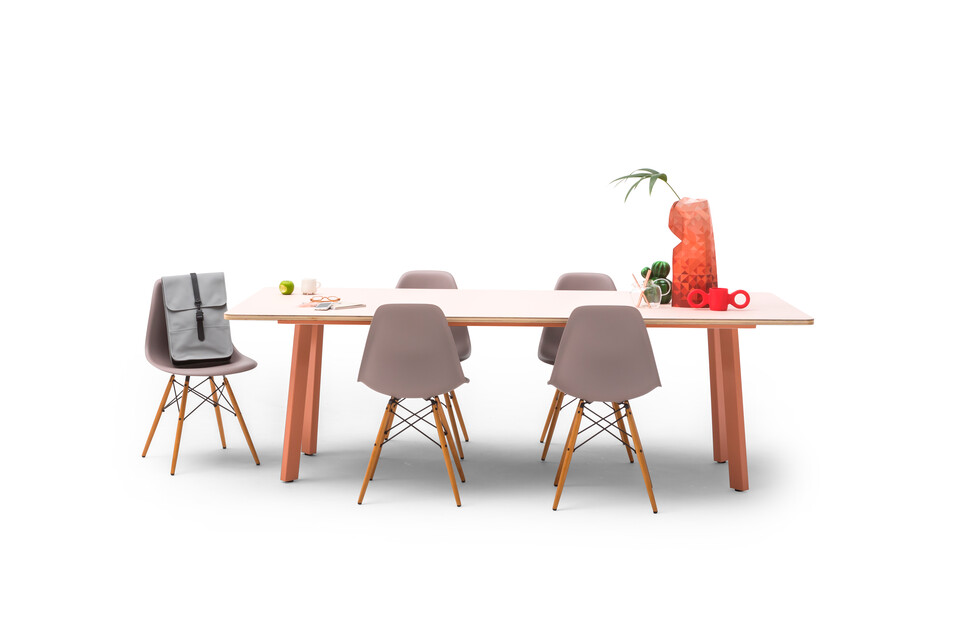 Gispen TEAM Classic conference table with old pink frame and powder tabletop with DSWchairs and red Dombo cup front view