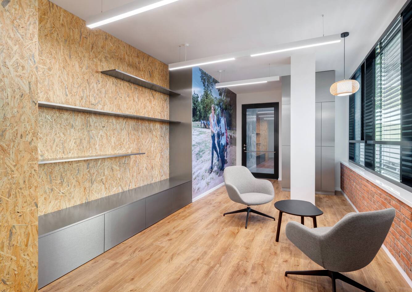 Royal Ahrend office project interior view MSF Shared IT Service Center in Prague TD10