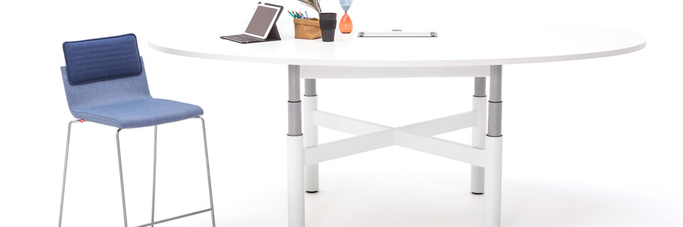 Gispent TM 4 legged sit stand table with white frame and white oval  tabletop with blue Triennial High 64 bar stool front view