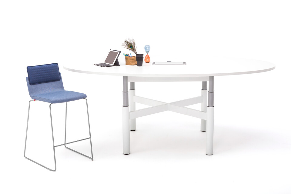 Gispent TM 4 legged sit stand table with white frame and white oval  tabletop with blue Triennial High 64 bar stool front view