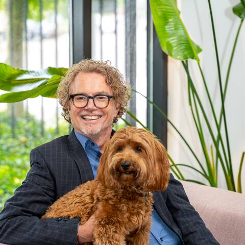 Colour portait of Rob Lotstra with dog in GIC Culemborg