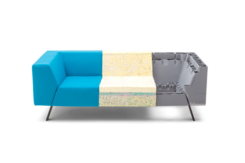 Gispen Sett CE Low 2,5 seat partly in divina 3 836 lightblue with foam front view