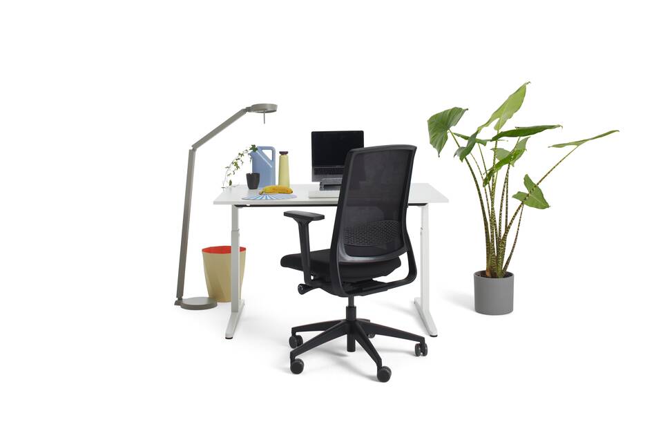 Gispen Home office HI desk in white with white tabletop and black Zinn Smart 20 office chair with 3D armrests and styling front view