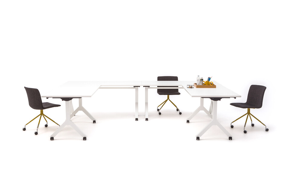 Gispen Dukdalf folding tables setup styled with nomi work and dombo
