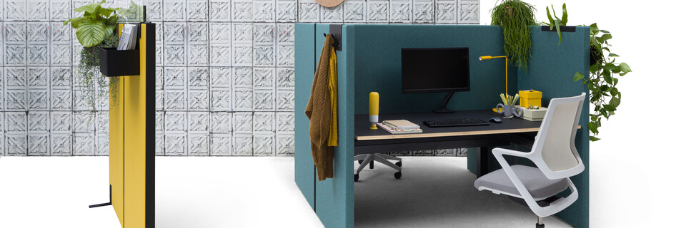 Gispen SEPP Acoustic screen with black TMNL dual workstation upholstered in turquoise and yellow and grey Zinn Multi chair with tins04 backpanel left front left view
