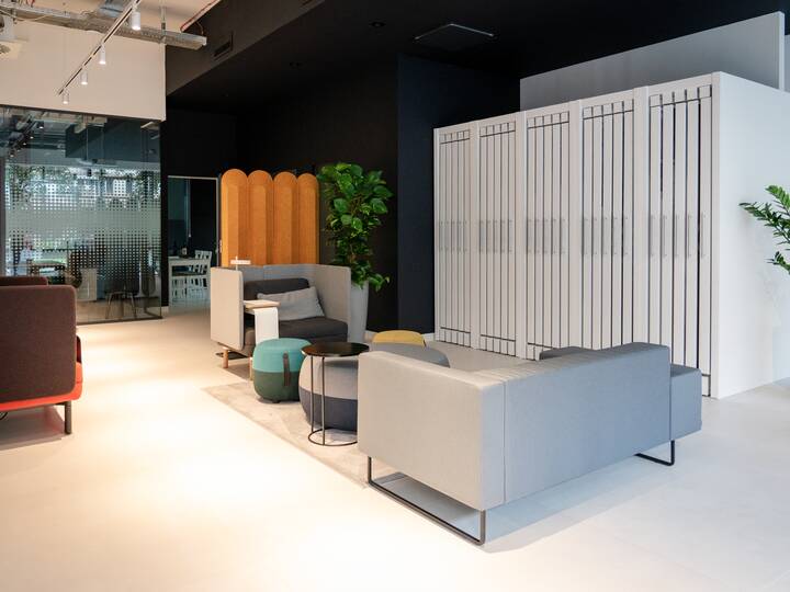 Royal Ahrend interior view of Showroom in Budapest 2425