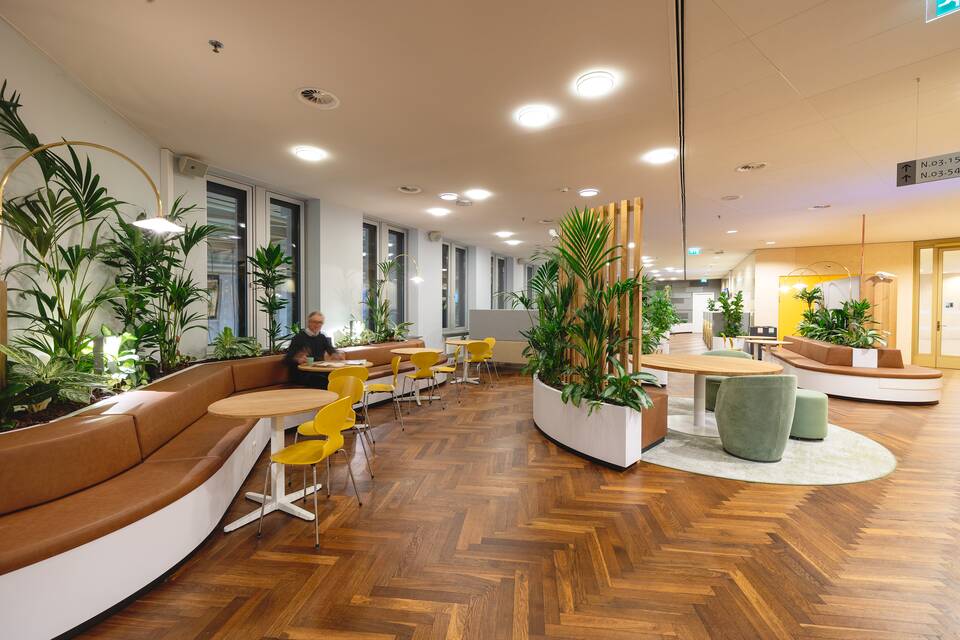 Gispen government project interior view of FMHaaglanden Turfmarkt in The Hague CTH03B