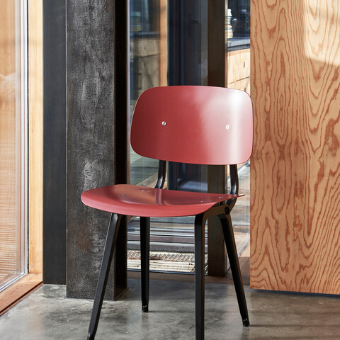 Revolt_plum_red_seat_and_back_black_base