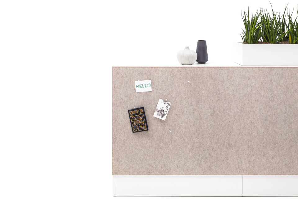 Gispen SDK sliding door cabinet in white with OffWhite 63 felt back and planter with styling rear view