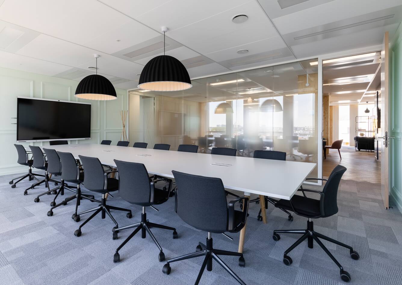 Royal Ahrend office project interior view of Verspieren in Saint Denis AP07