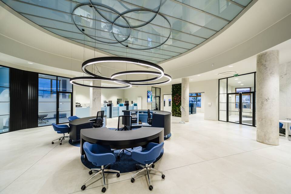 Royal Ahrend store furnishing project interior view of Česká spořitelna bank in Benešov Czech Republic TM7975