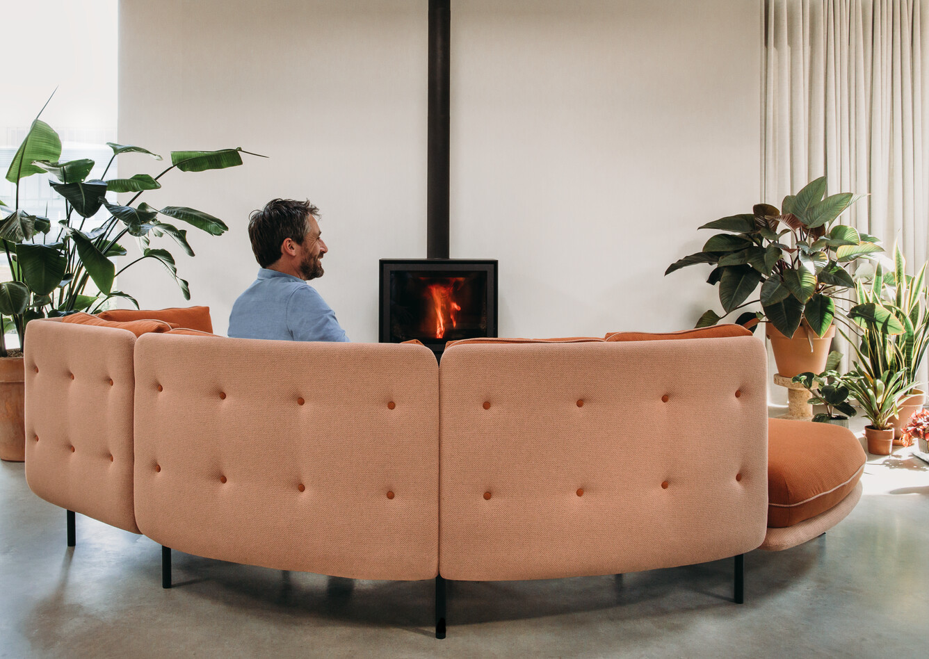 Royal Ahrend Embrace sofa upholstered in red and yellow with female and male model at HofmanDujardin office in Diemen EB011