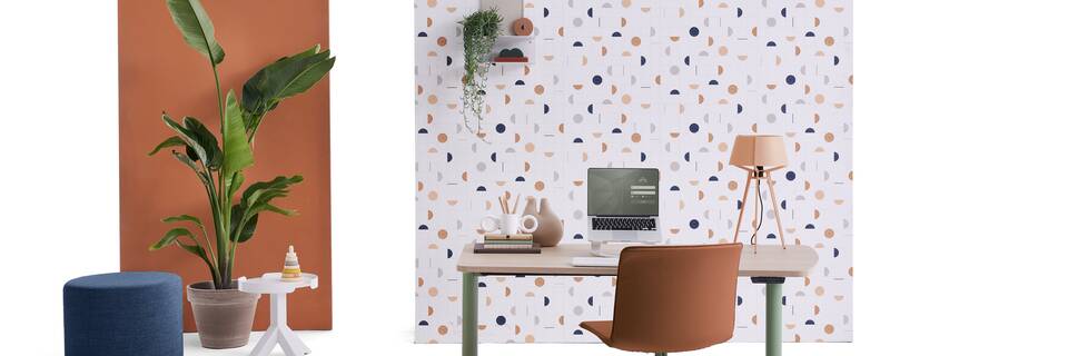 Gispen TMNL Round sit stand solo workstation in pink with oak right side asymmetrical tabletop and NOMI Work chair styled before backpanel front view