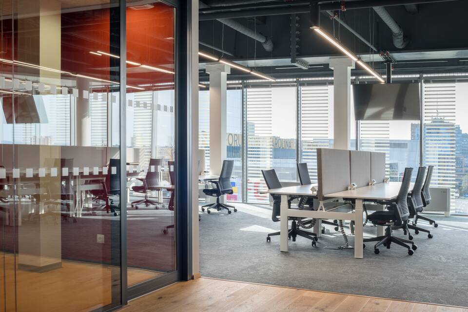 Royal Ahrend office project interior view of Verizon in Ostrava 015