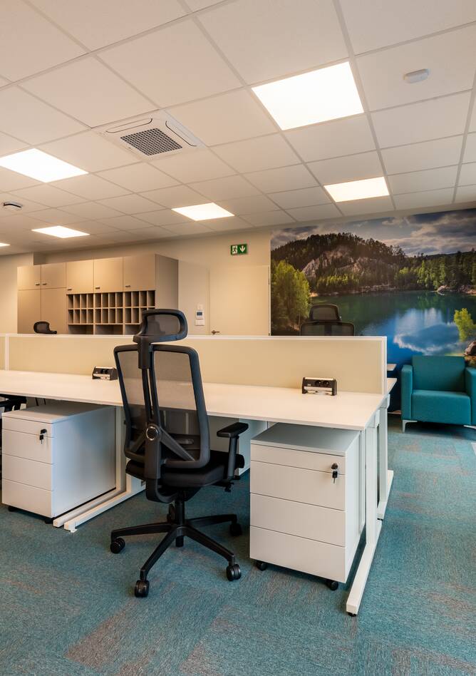 Royal Ahrend store furnishing project interior view of Erste Group AG bank in Prague 7532