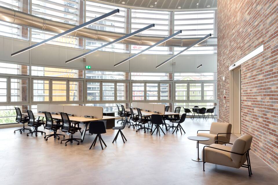 Royal Ahrend office project interior view of IBM Client Center in Milan FI011