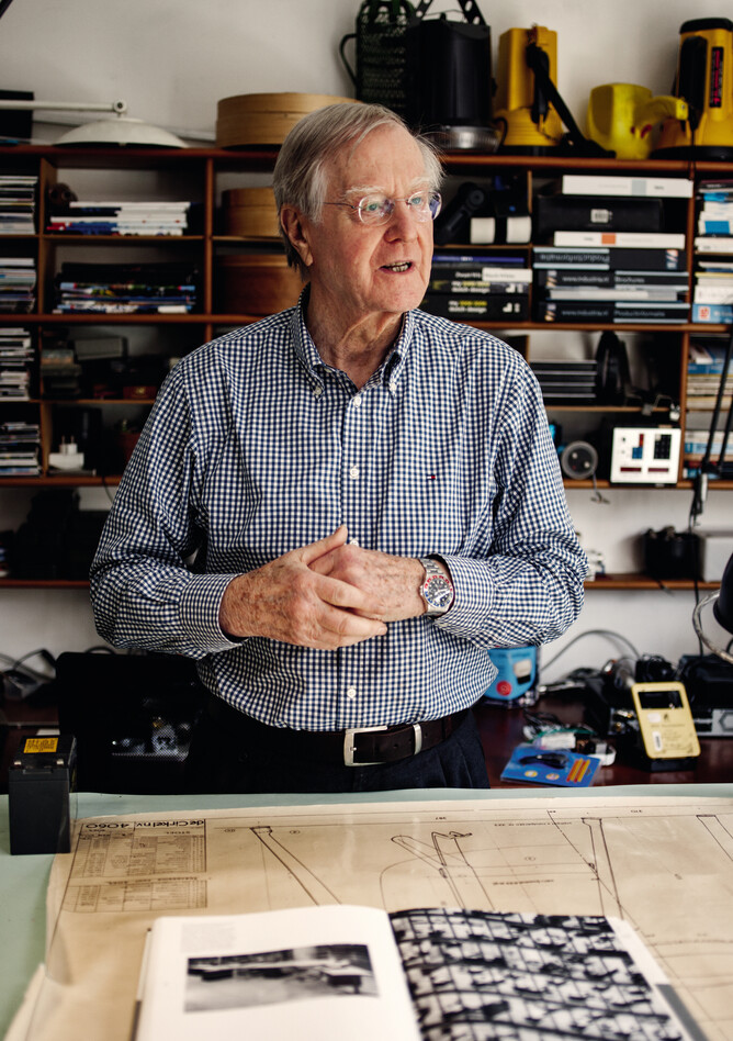 Coloured portrait of Friso Kramer at home studio
