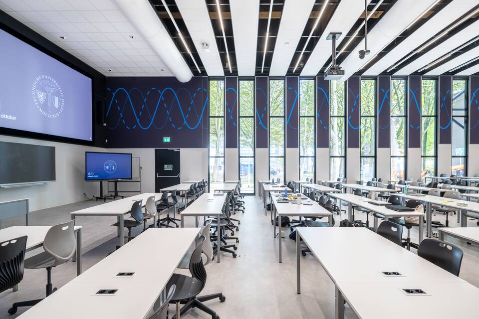 Royal Ahrend education projecter interior view of TU Delft Flux in Delft ME31