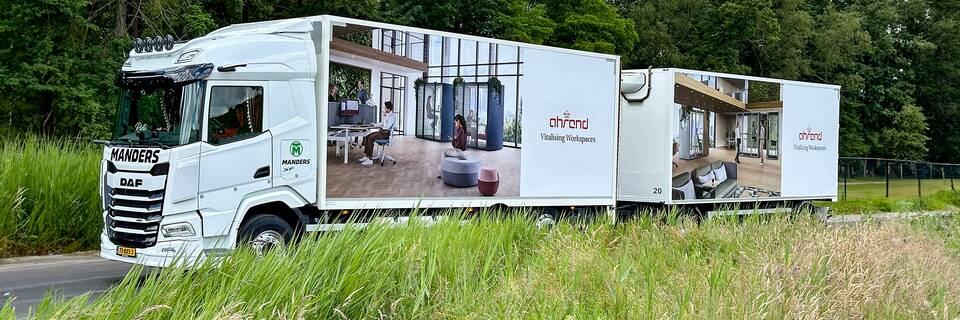 Ahrend truck with trailer in white on the road with Qabin Chats as visual and logo with payoff