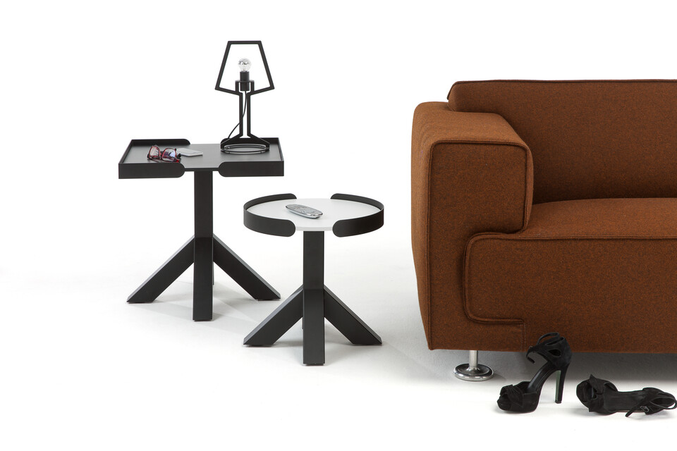 Gispen Dukdalf square large and round small and side tables in black with Outline table lamp next to brown sofa front view