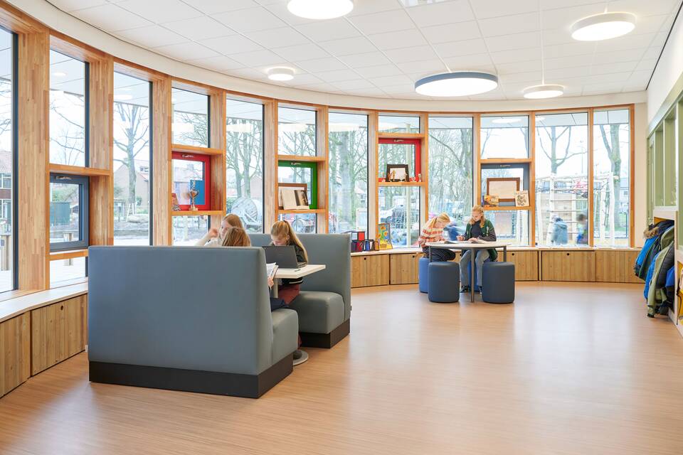 Gispen education project interior view of primary school De Lichtkring in Zuidlaren RZ125