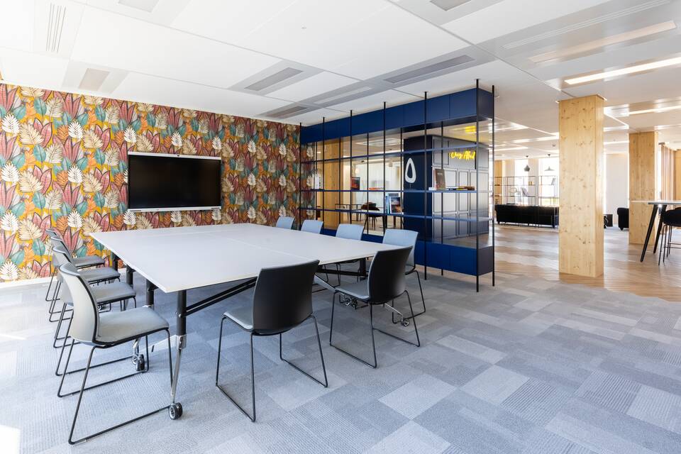 Royal Ahrend office project interior view of Verspieren in Saint Denis AP03