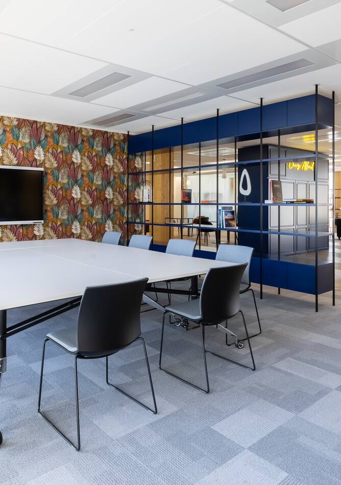 Royal Ahrend office project interior view of Verspieren in Saint Denis AP03