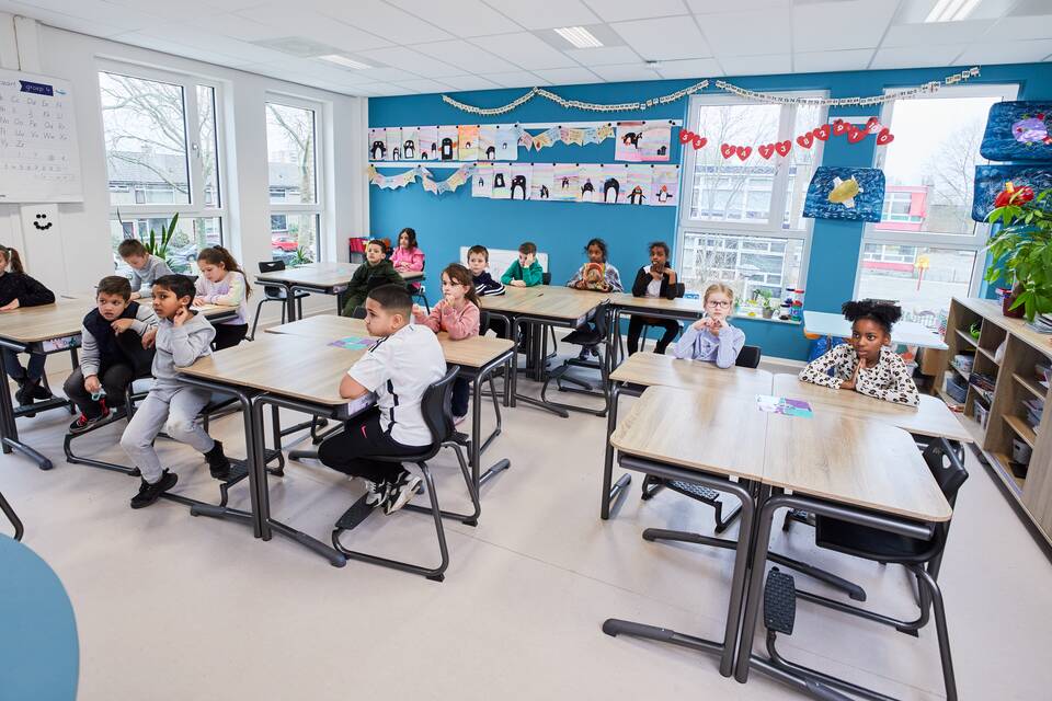 Gispen education project interior view of primary school Paus Johannes school ZK088