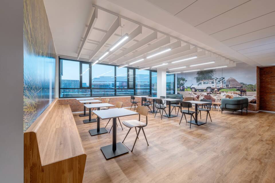 Royal Ahrend office project interior view MSF Shared IT Service Center in Prague TD03