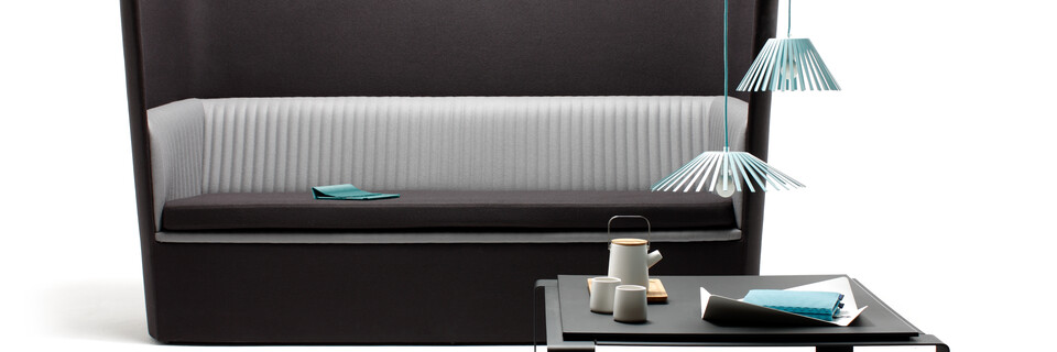 Gispen TST high 2,5 seat sofa with seat in Divina 3 171 and back in Divina 3 181 with Bendit coffee table and Ray pendant lamps front view