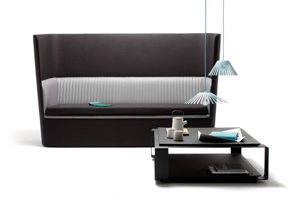 Gispen TST high 2,5 seat sofa with seat in Divina 3 171 and back in Divina 3 181 with Bendit coffee table and Ray pendant lamps front view