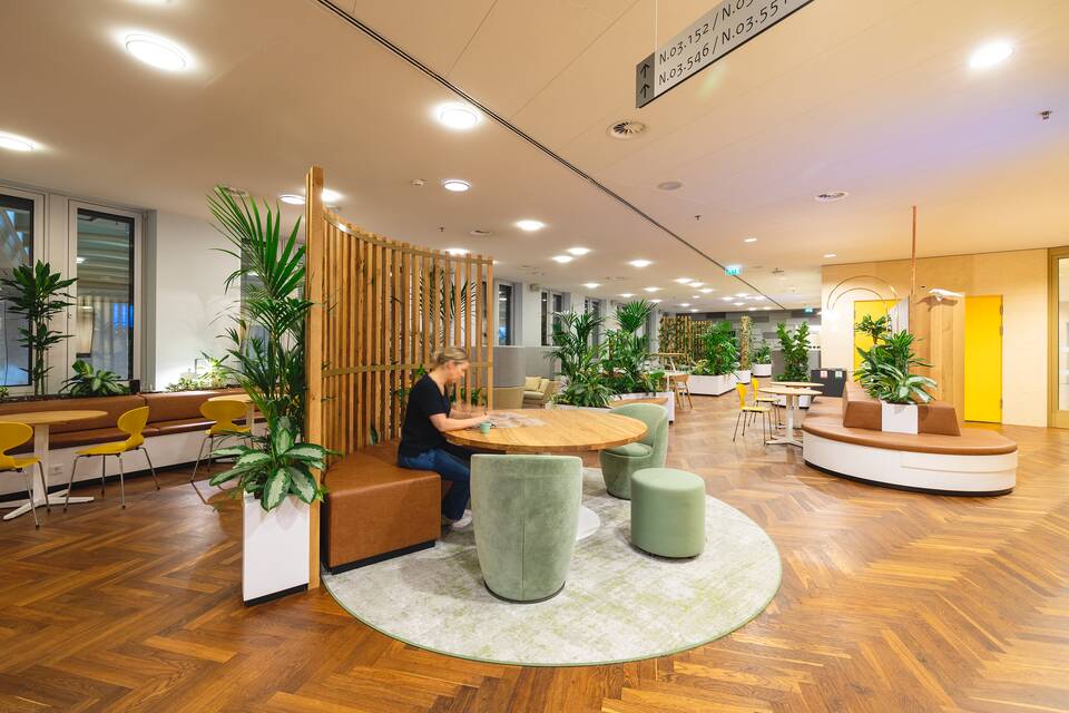 Gispen government project interior view of FMHaaglanden Turfmarkt in The Hague CTH02B