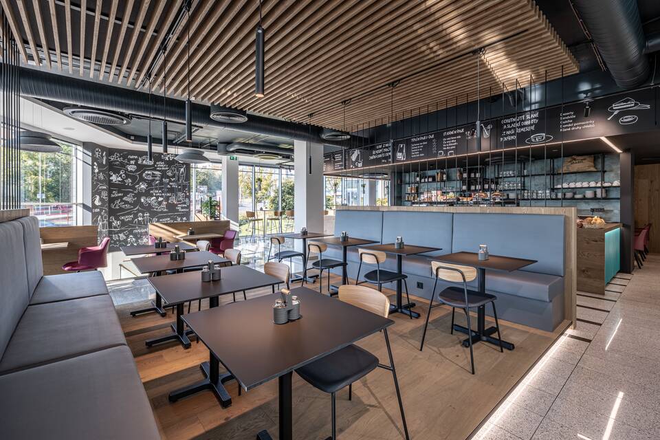 Royal Ahrend office project interior view of Uniqa in Prague AP018