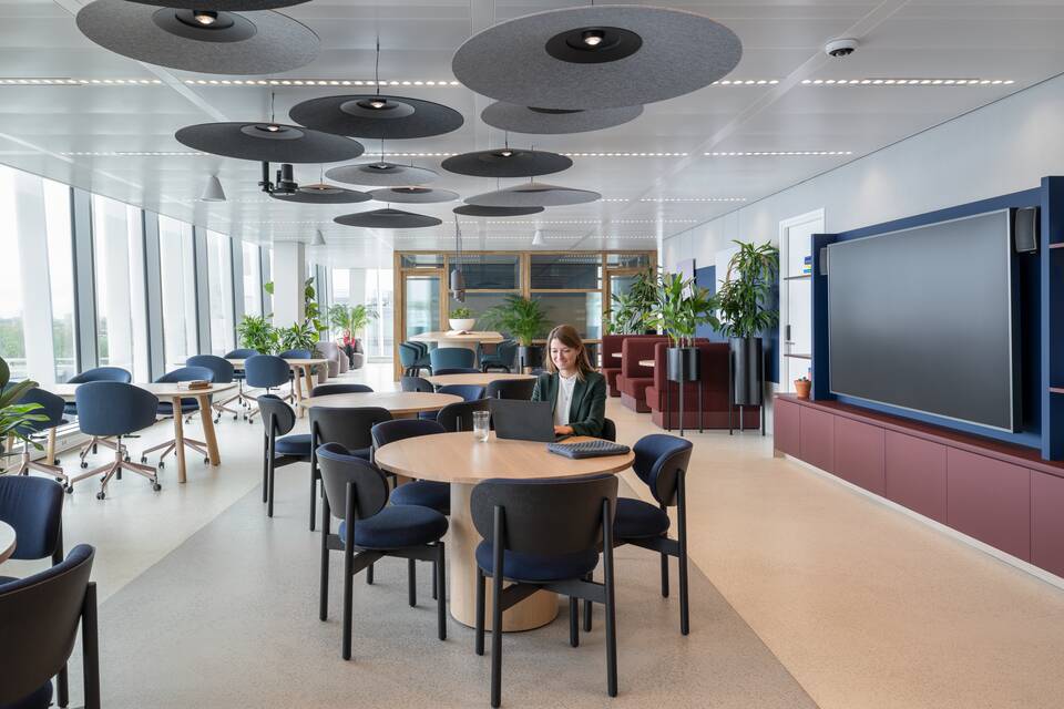 Royal Ahrend office project interior view of Tower Ten in Amsterdam SP01