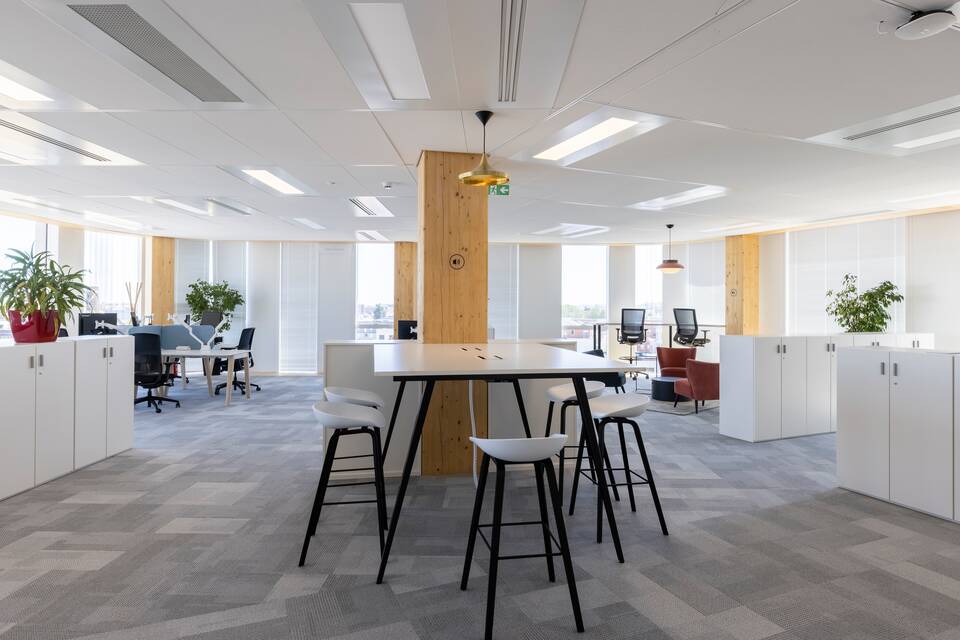 Royal Ahrend office project interior view of Verspieren in Saint Denis AP10