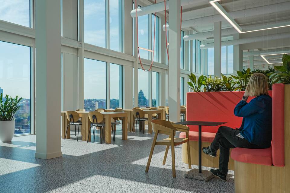 Royal Ahrend office project interior view of Total Energies in Brussels MLV05