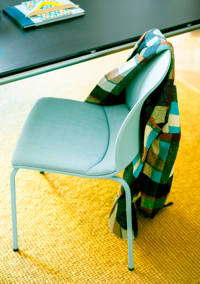 Royal Ahrend Well 4 leg chair in blue and front upholstered at Kvadrat store in Amsterdam L1000692