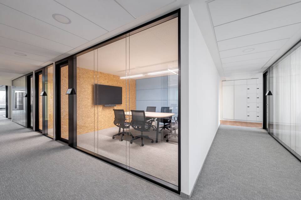 Royal Ahrend office project interior view MSF Shared IT Service Center in Prague TD05
