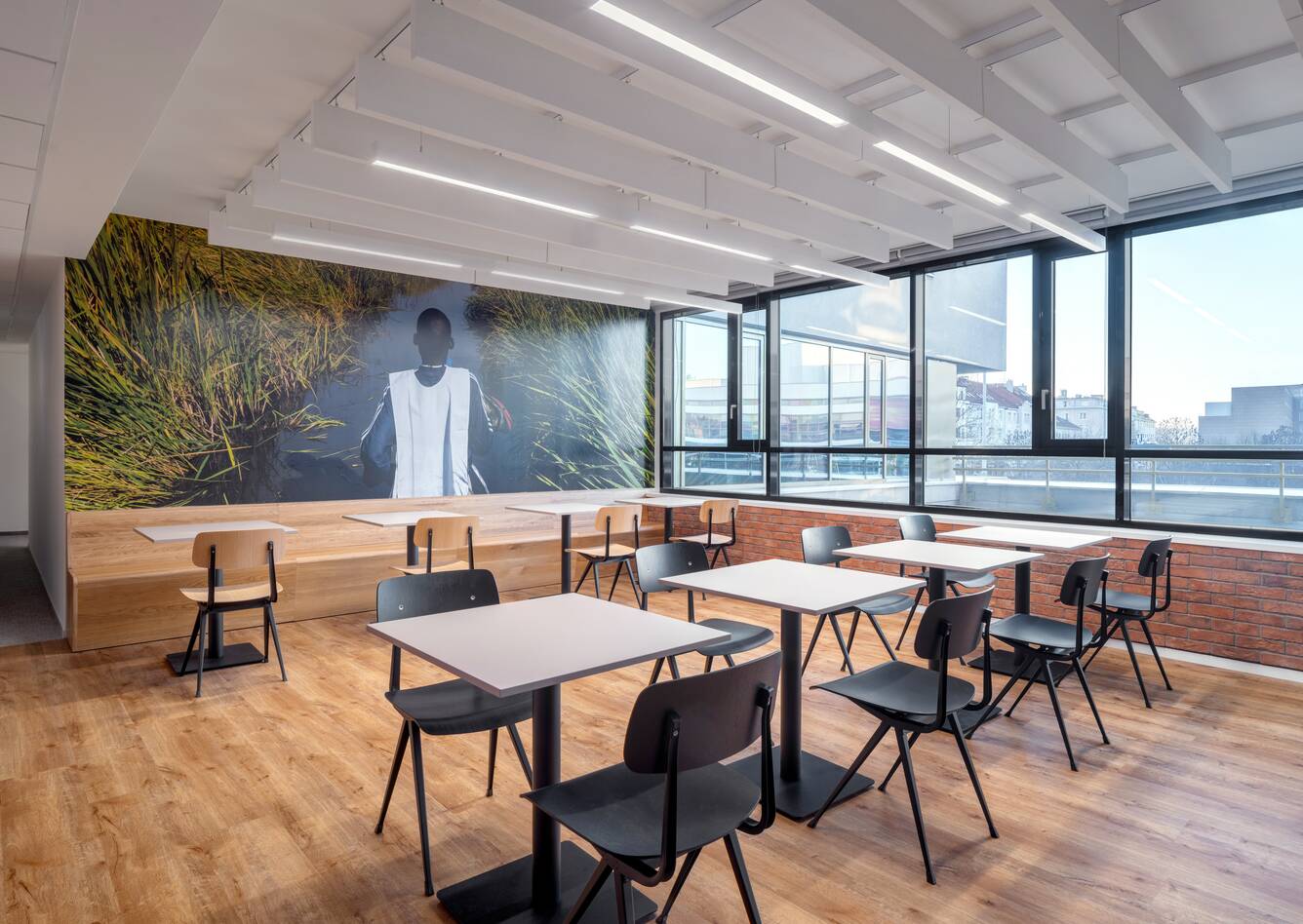 Royal Ahrend office project interior view MSF Shared IT Service Center in Prague TD02