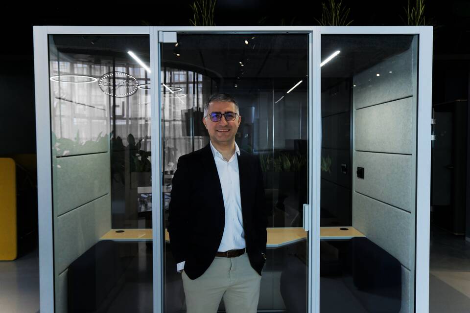 Colour portrait of Zana Ghaderi