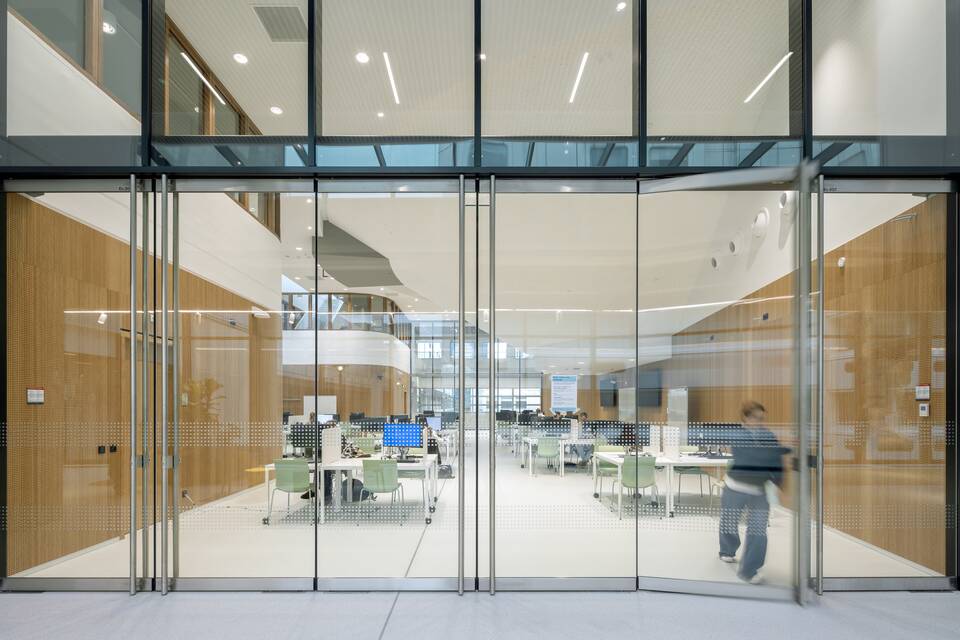 Erasmus MC Royal Ahrend healthcare project interior view of Erasmus MC in Rotterdam MVDB2964
