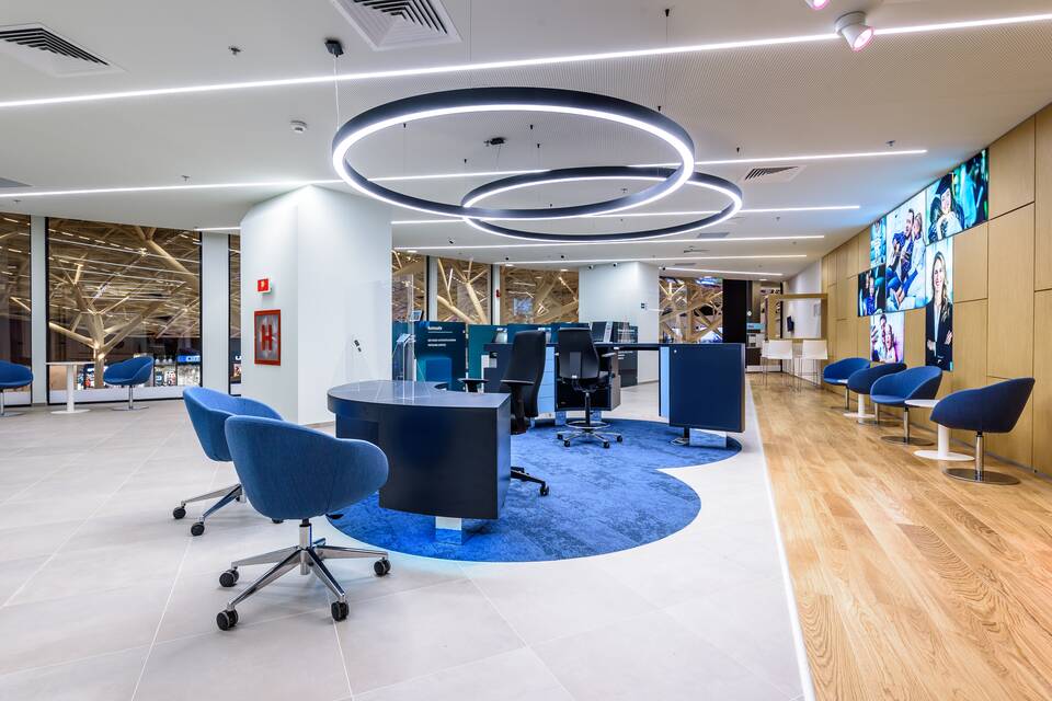 Royal Ahrend store furnishing project interior view of BCR bank in Brașov Romania LV82