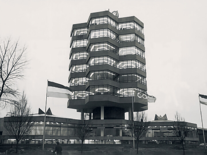 Ahrend building the tower in Sint Oedenrode