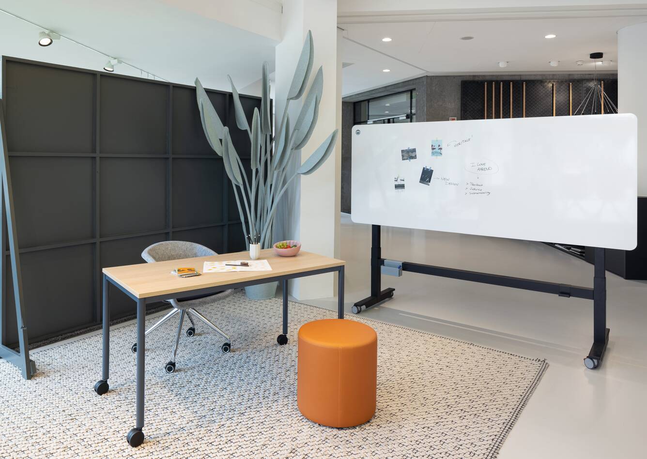 Royal Ahrend interior view of showroom in Sint Oedenrode SP14