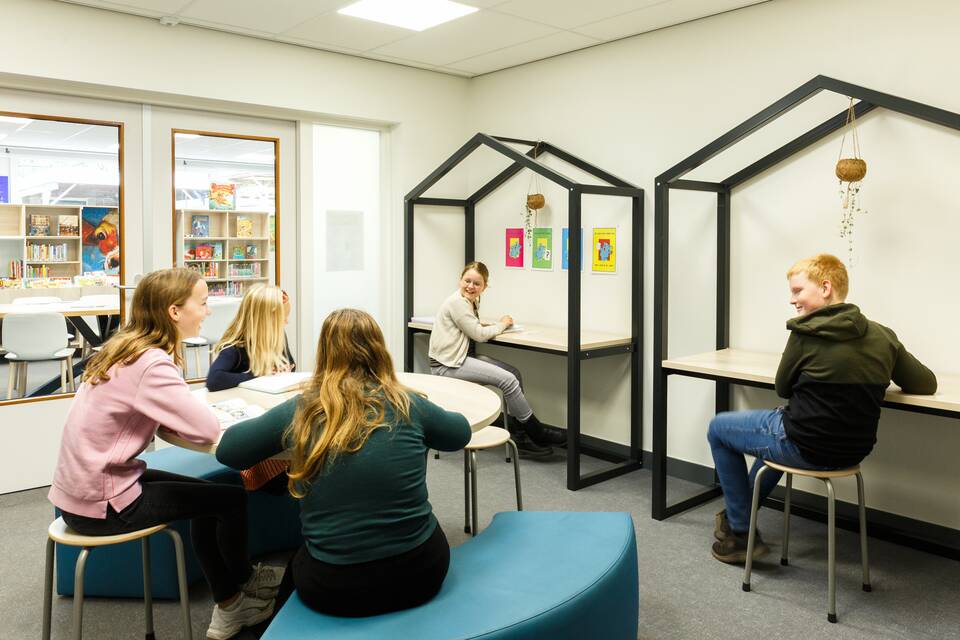Gispen education project interior view of primary school SMDB Notter Zuna in Notter KF0311