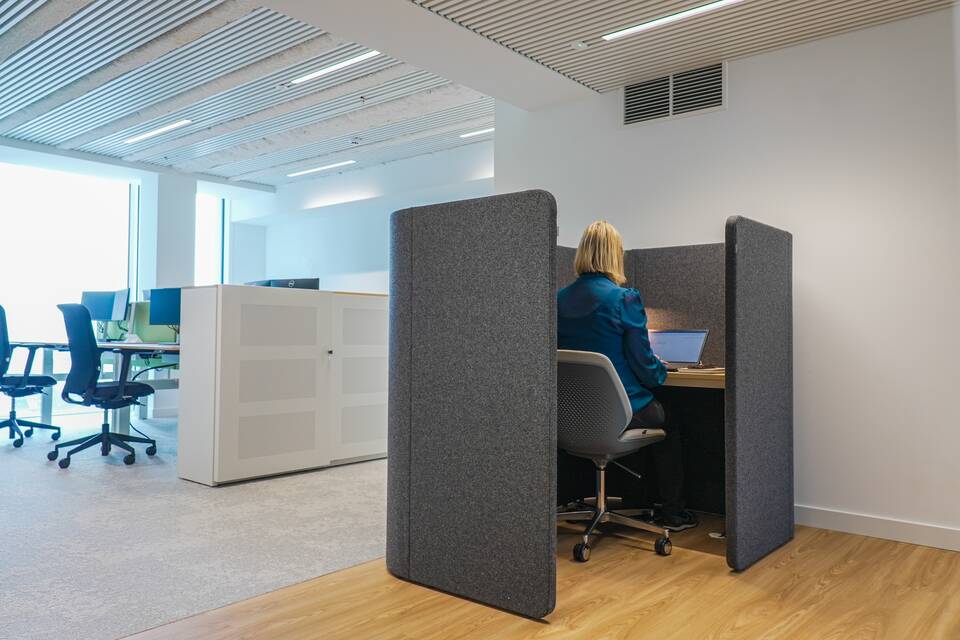 Royal Ahrend office project interior view of Total Energies in Brussels MLV11