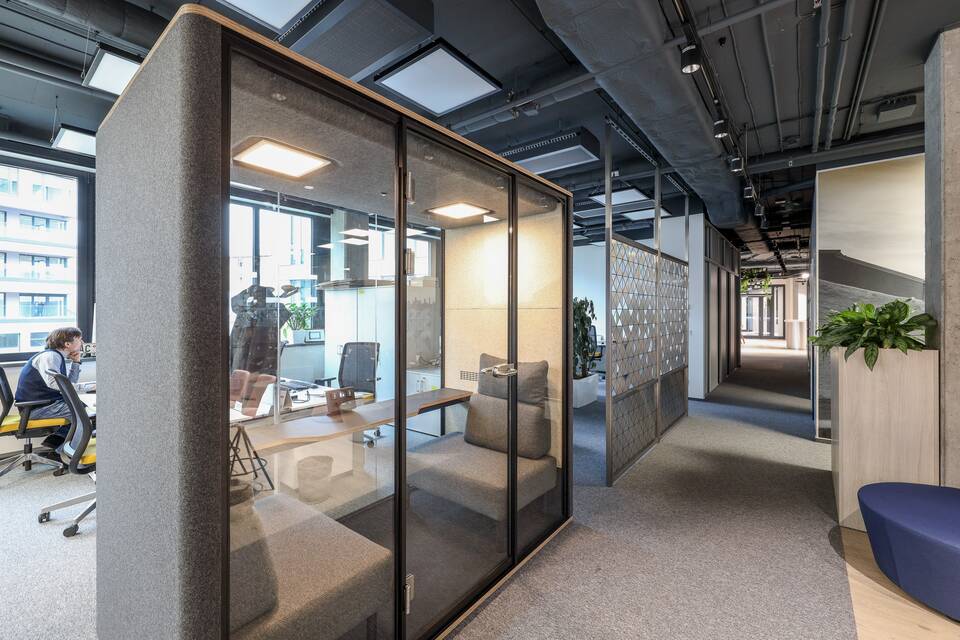 Royal Ahrend office project interior view of OTIS in Prague 4928
